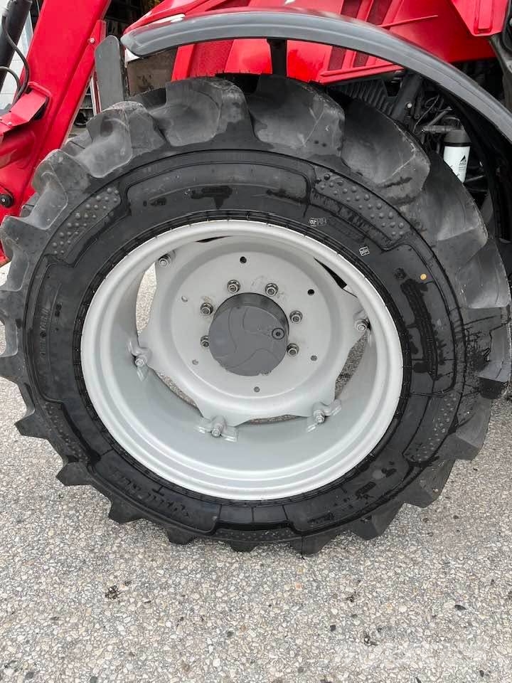 Massey Ferguson 5713 SL D6 Traktorid