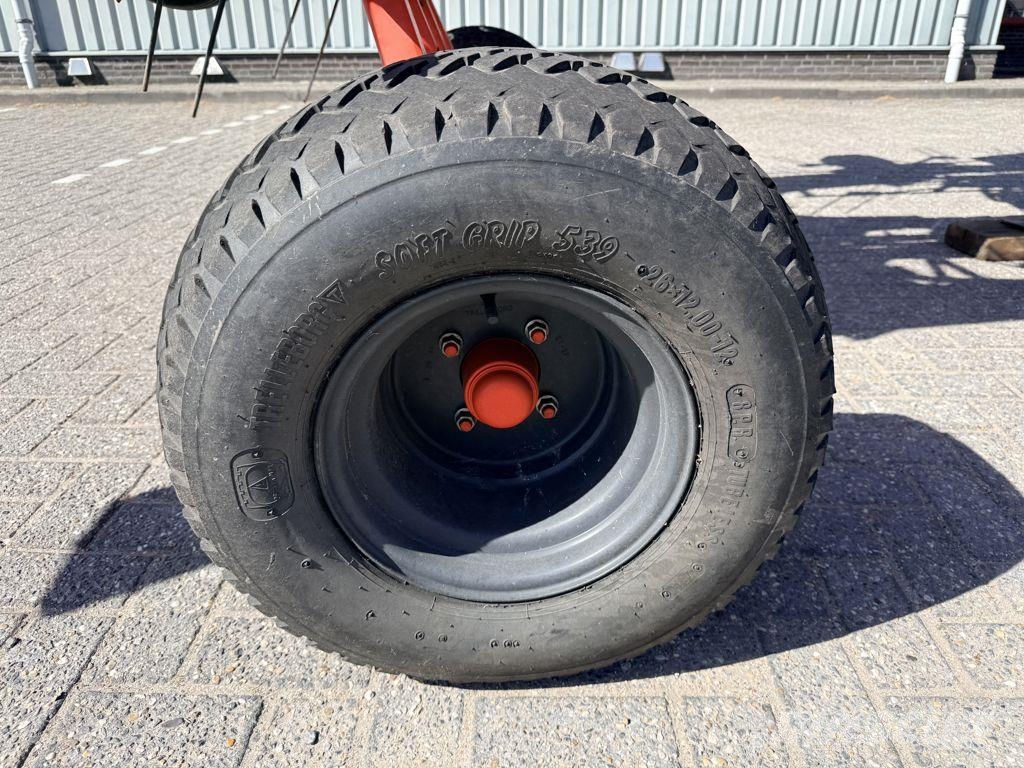 Kuhn GF10802 T Digidrive 犁耙和摊草机