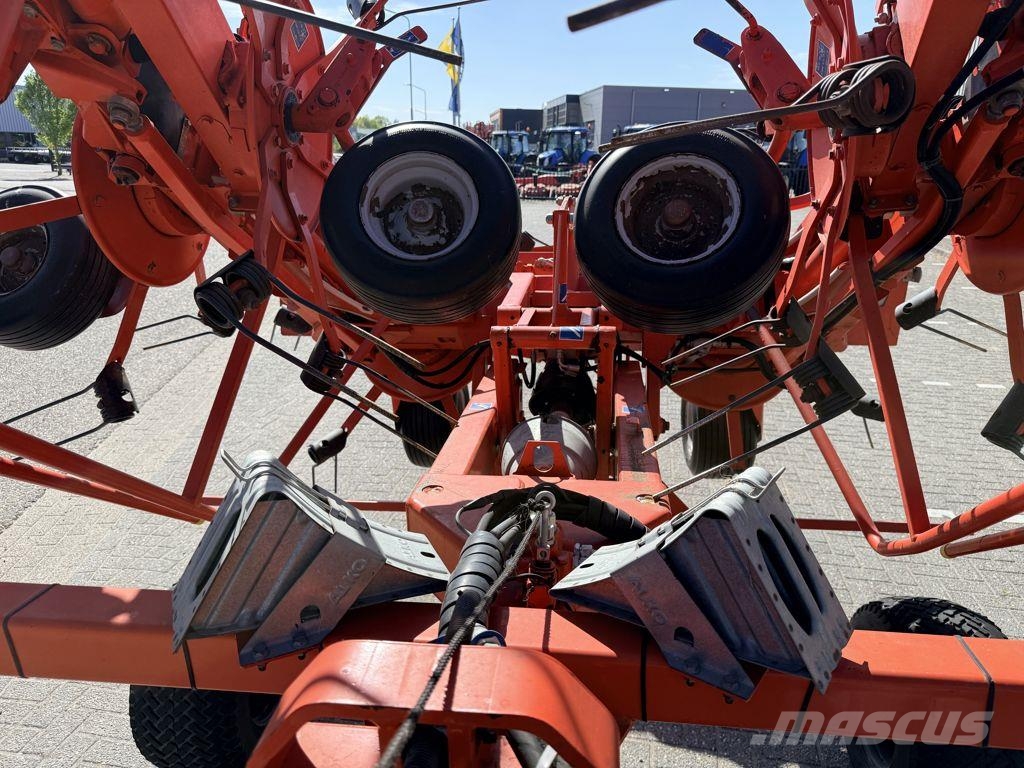 Kuhn GF10802 T Digidrive 犁耙和摊草机