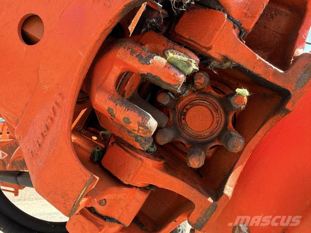 Kuhn GF10802 T Digidrive 犁耙和摊草机
