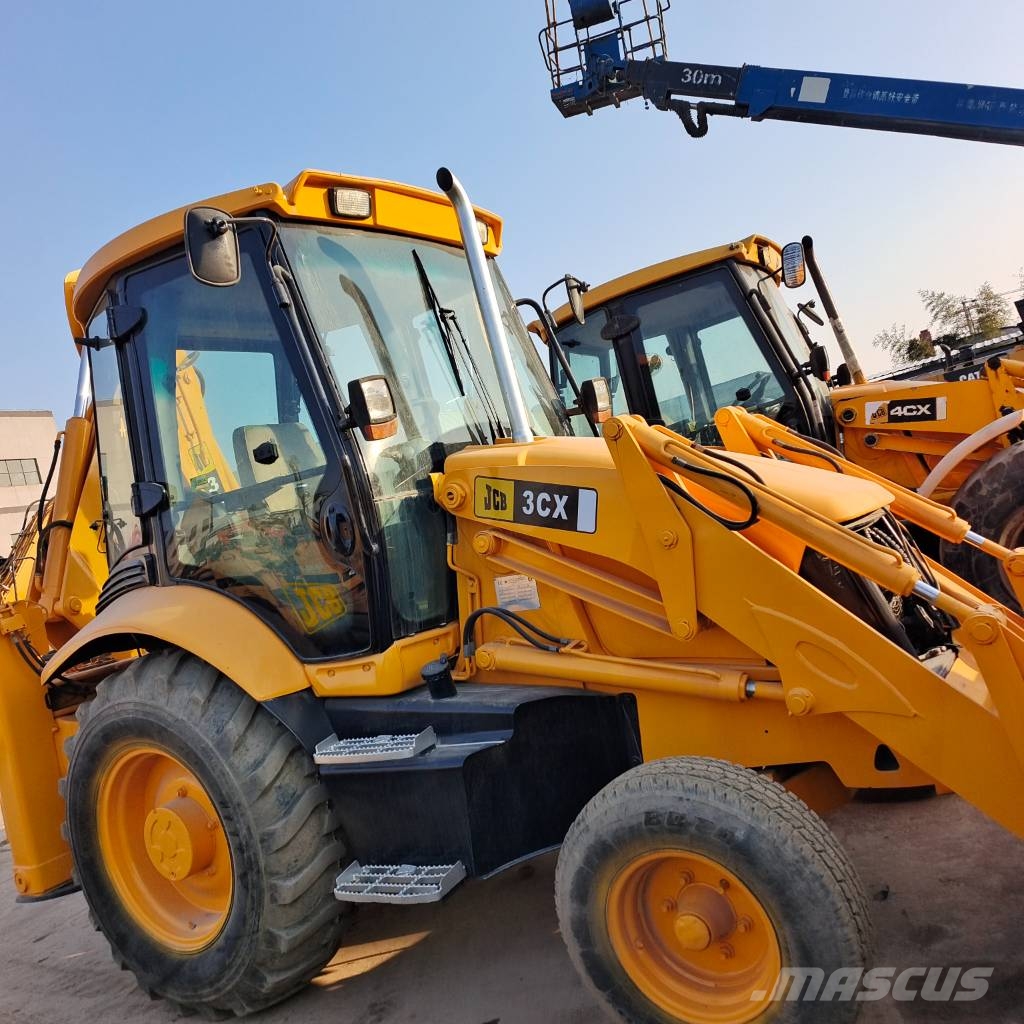 JCB 3cx with Powerful Engine in Stock Товарач със заден ексватор