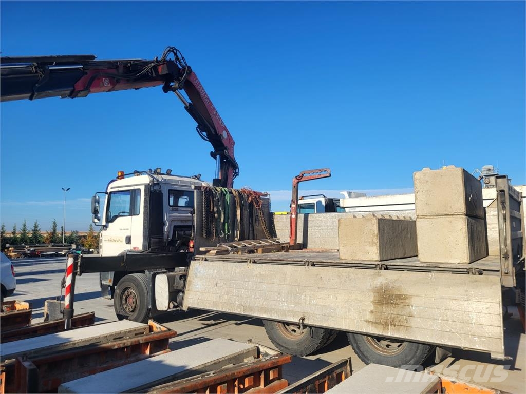 MAN TGA 26.390 6X4 BB + HR FASSI F235XP Billenő teherautók