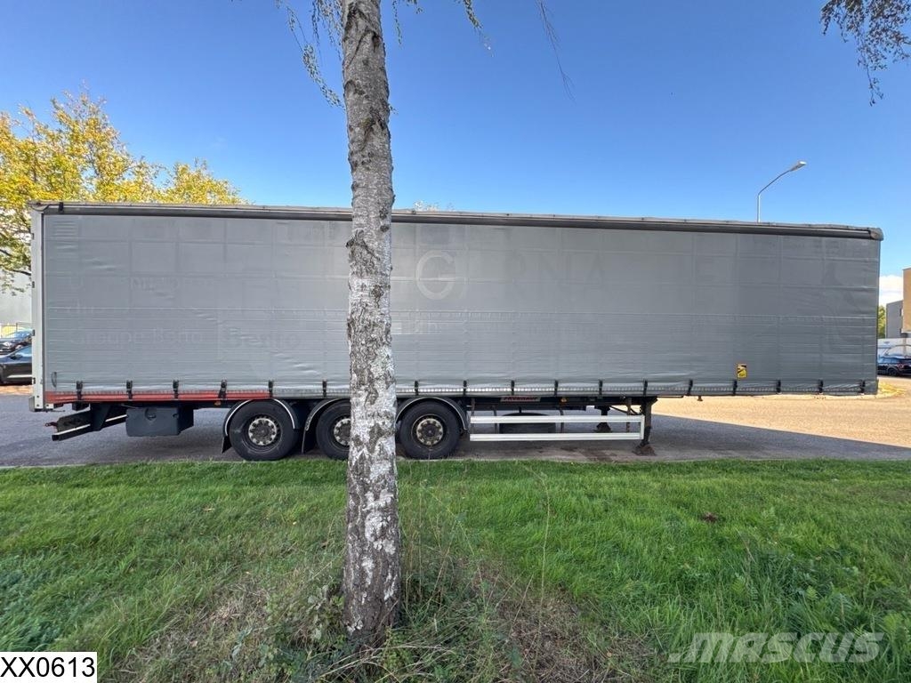 Fruehauf Tautliner Lift axle Tents puspiekabes