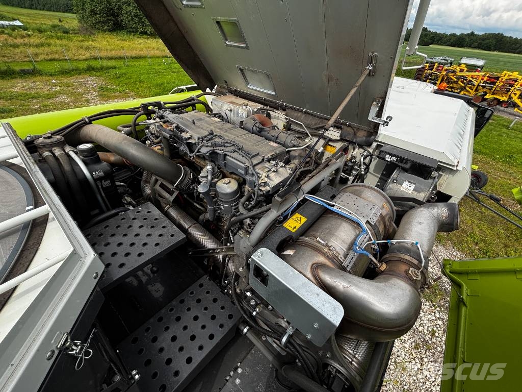 CLAAS Lexion 6900 TerraTrac Combine harvesters