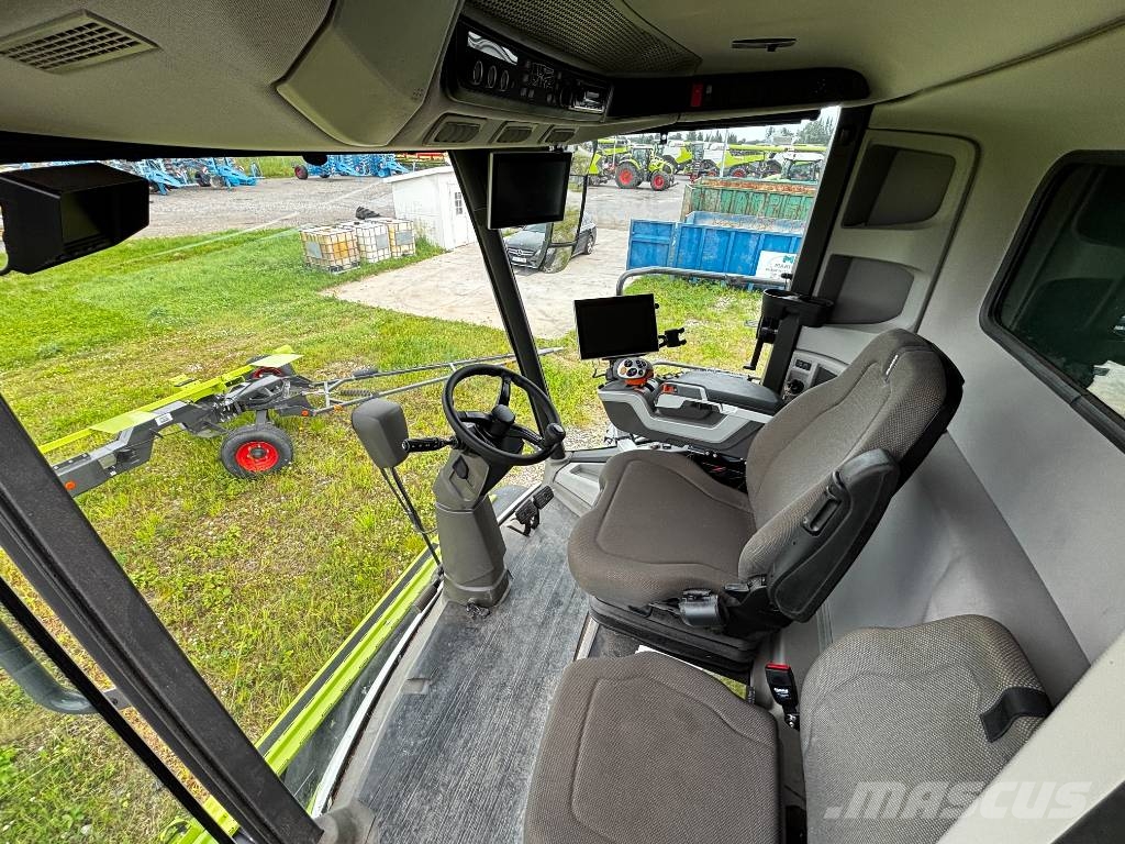 CLAAS Lexion 6900 TerraTrac Combine harvesters