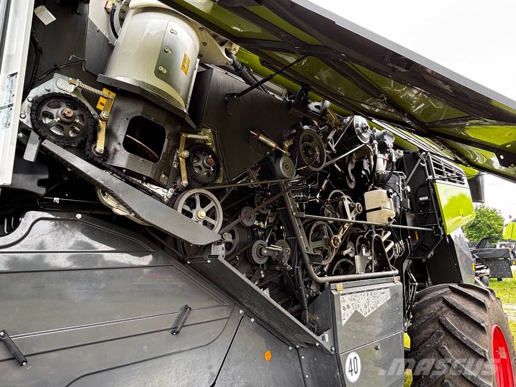 CLAAS Lexion 6900 TerraTrac Combine harvesters