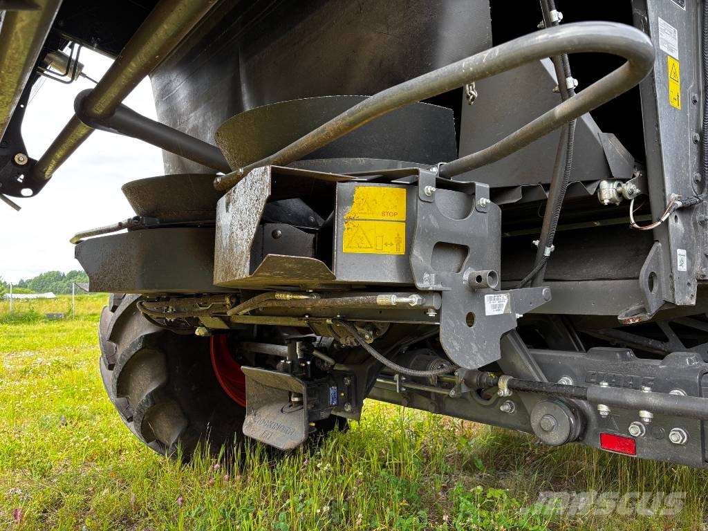 CLAAS Lexion 6900 TerraTrac Combine harvesters