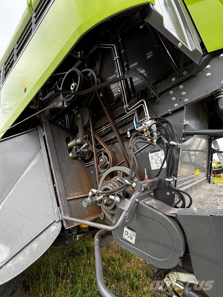 CLAAS Lexion 6900 TerraTrac Combine harvesters