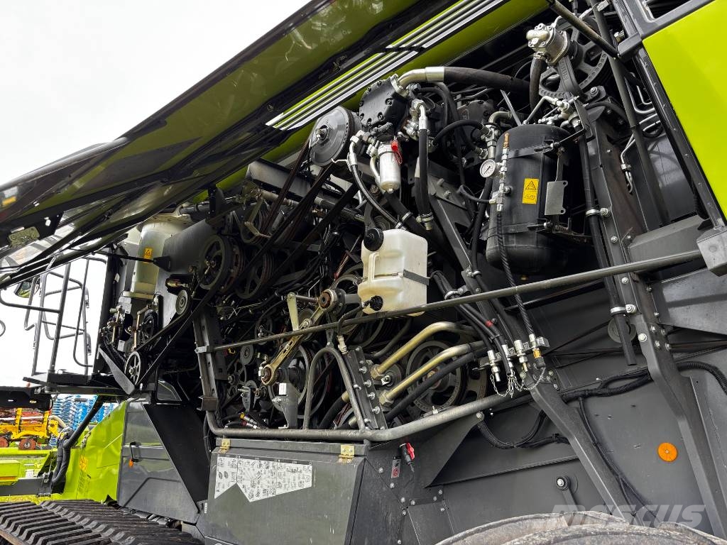 CLAAS Lexion 6900 TerraTrac Combine harvesters