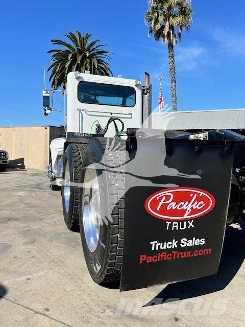 Peterbilt 384 트랙터 유닛