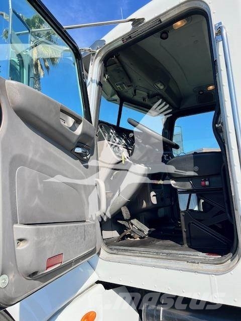 Peterbilt 384 트랙터 유닛