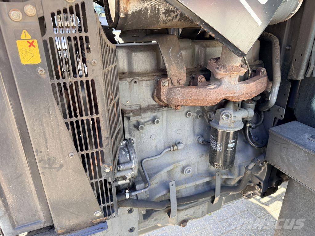 New Holland TS90 4WD Shuttle Traktorok