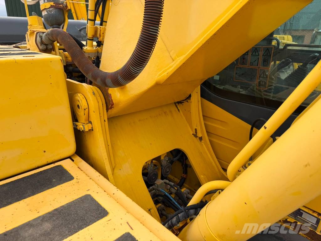 Komatsu PC 210 LC-7K حفارات زحافة