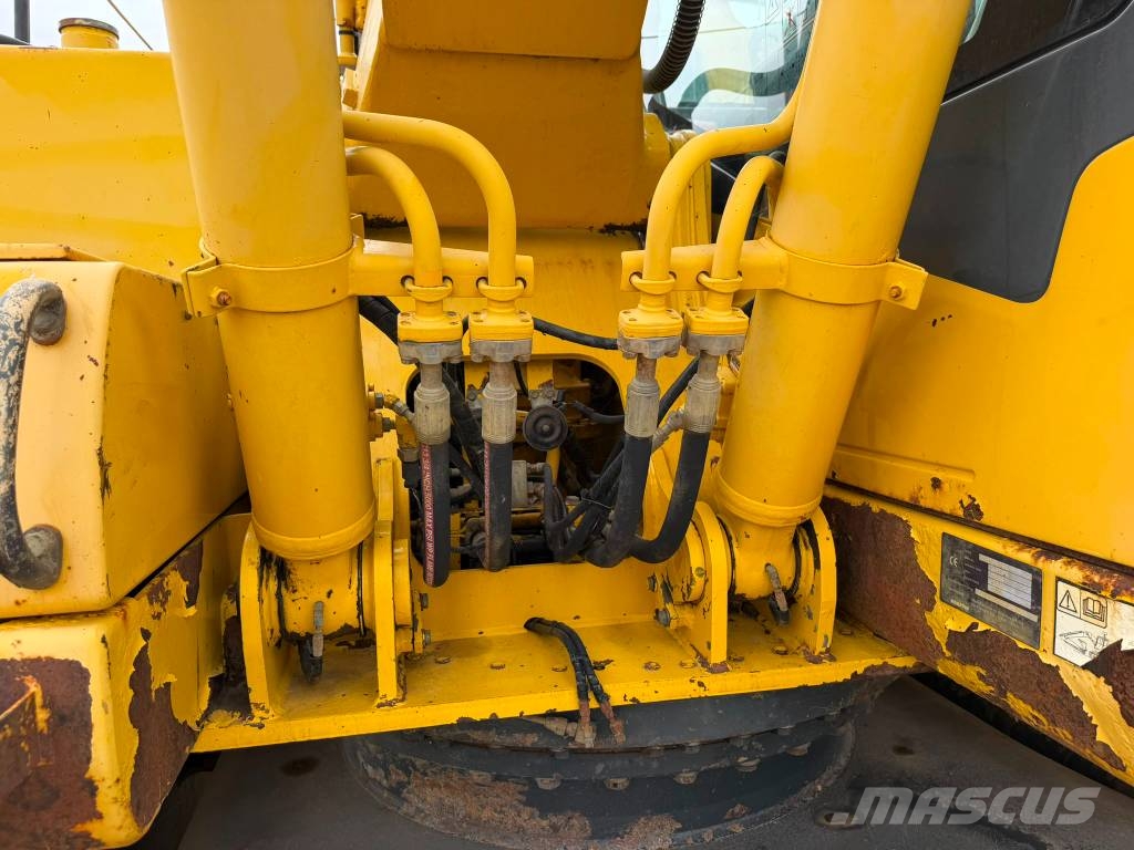 Komatsu PC 210 LC-7K حفارات زحافة