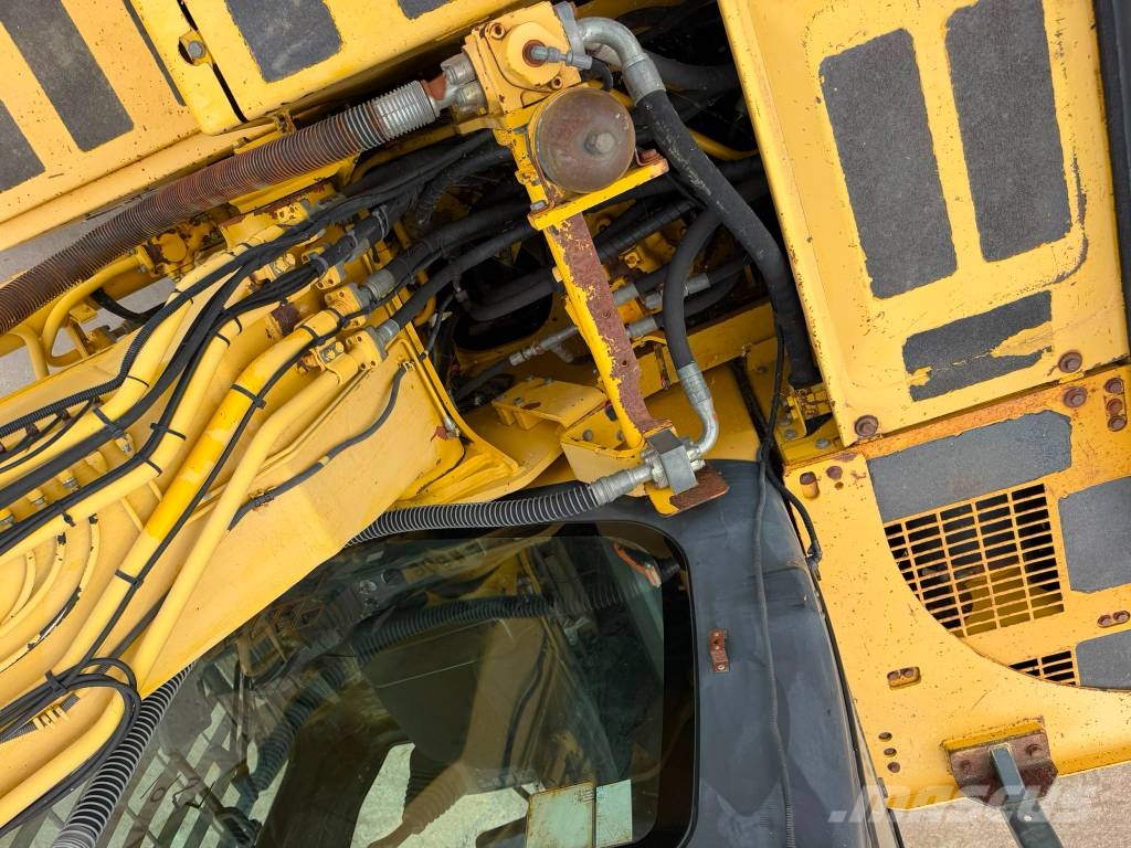 Komatsu PC 210 LC-7K حفارات زحافة