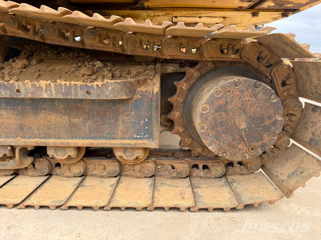 Komatsu PC 210 LC-7K حفارات زحافة