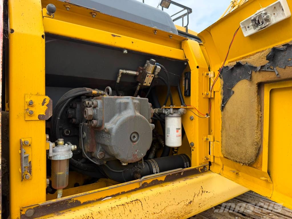 Komatsu PC 210 LC-7K حفارات زحافة