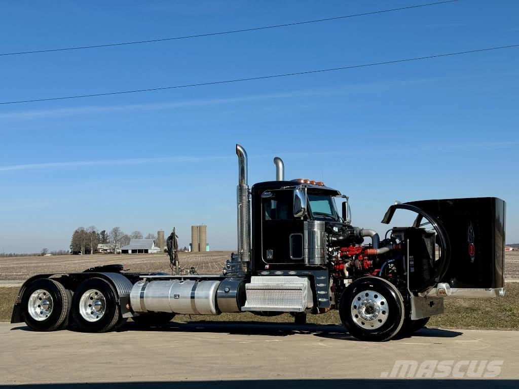 Peterbilt 389, 2023, Hinckley, Illinois, United States