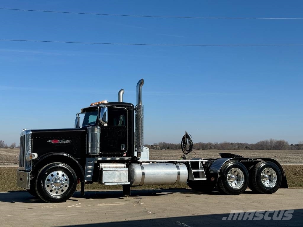 Peterbilt 389, 2023, Hinckley, Illinois, United States
