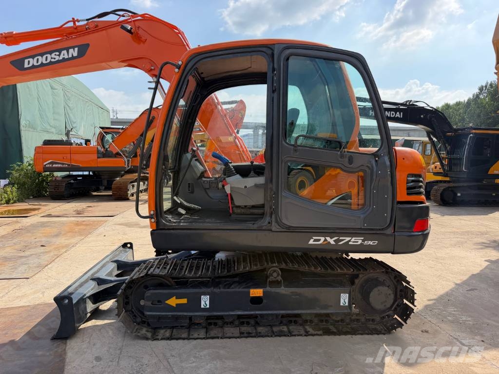 Doosan DX75 Bagri goseničarji