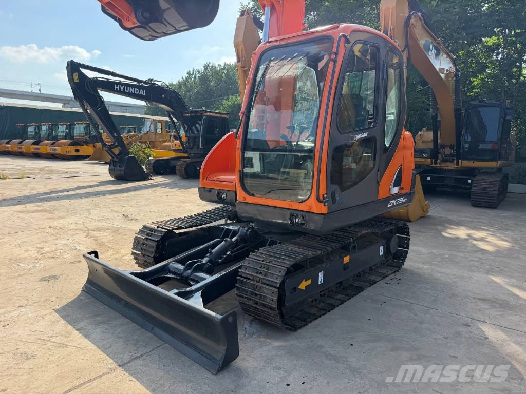 Doosan DX75 Bagri goseničarji
