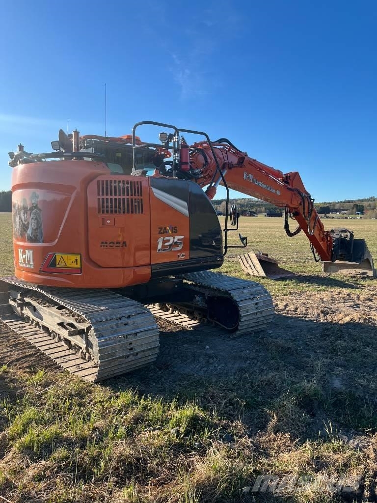 Hitachi ZX135US-7 حفارات زحافة