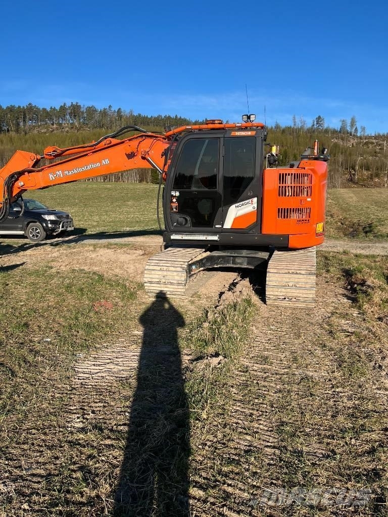 Hitachi ZX135US-7 حفارات زحافة
