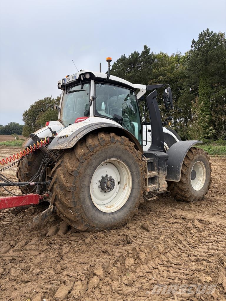 Valtra Q265 Traktory