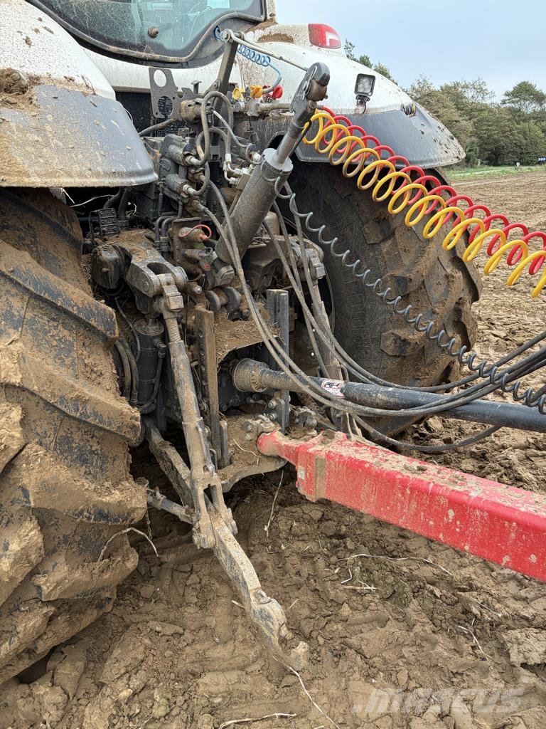 Valtra Q265 Traktory