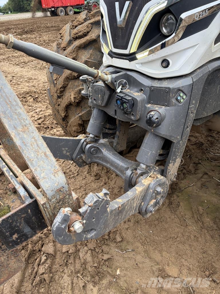 Valtra Q265 Traktori
