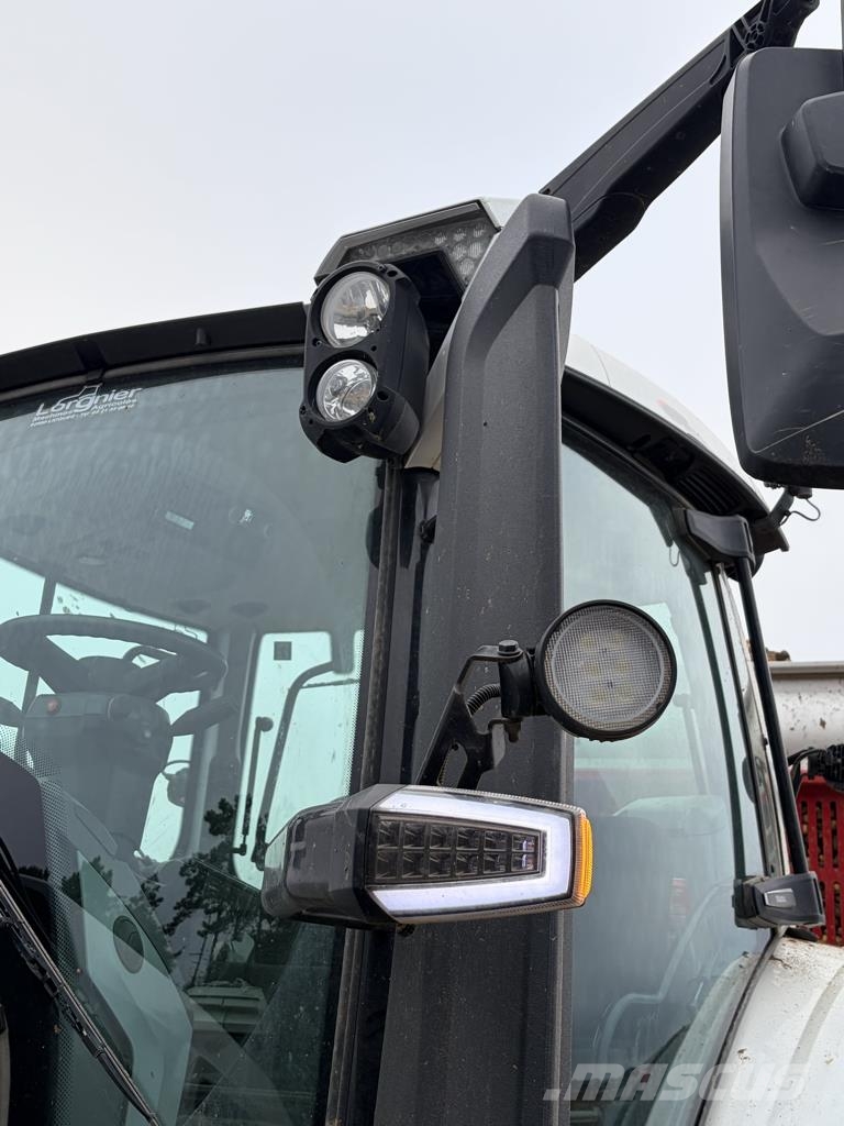Valtra Q265 Traktory