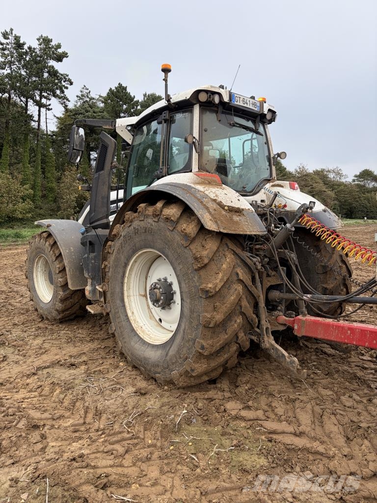 Valtra Q265 Traktoriai