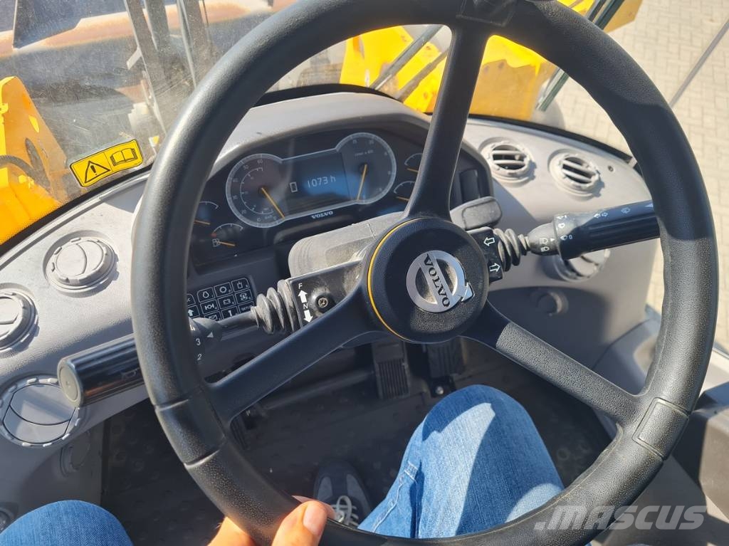 Volvo L 90 H    1073 h Pyöräkuormaajat