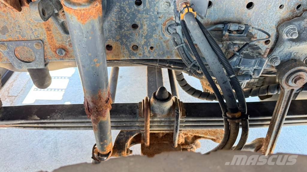 Mercedes-Benz ACTROS 3246 8x4 abroll HIAB - clutch - big axle Camiones grúa