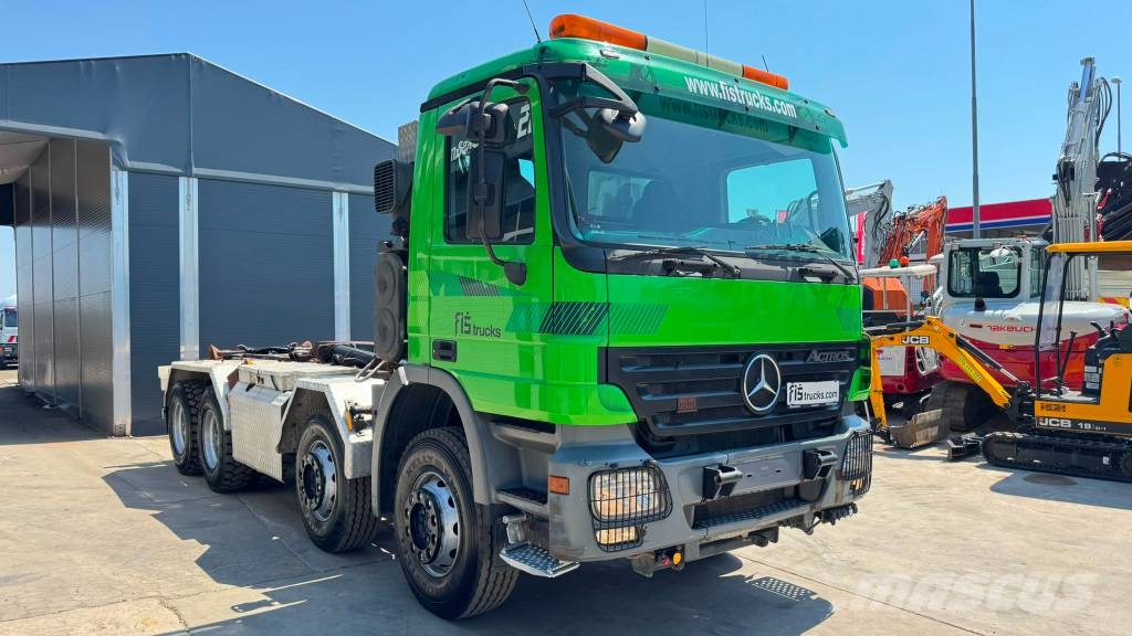 Mercedes-Benz ACTROS 3246 8x4 abroll HIAB - clutch - big axle Camiones grúa