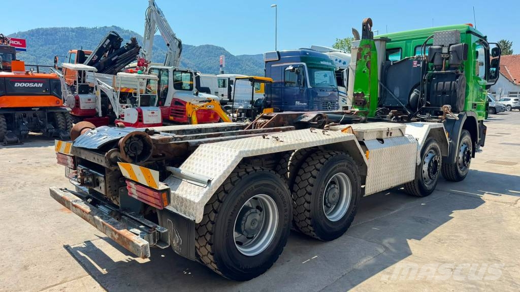 Mercedes-Benz ACTROS 3246 8x4 abroll HIAB - clutch - big axle Camiones grúa
