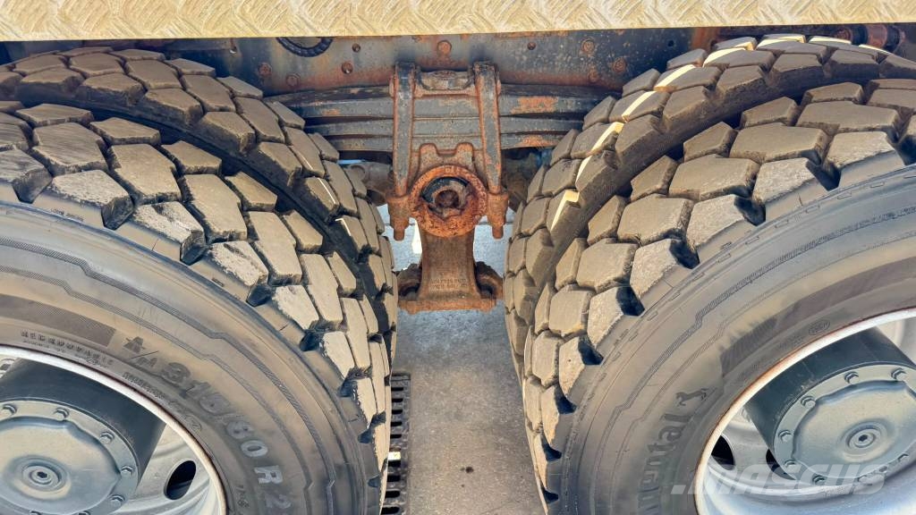 Mercedes-Benz ACTROS 3246 8x4 abroll HIAB - clutch - big axle Camiones grúa