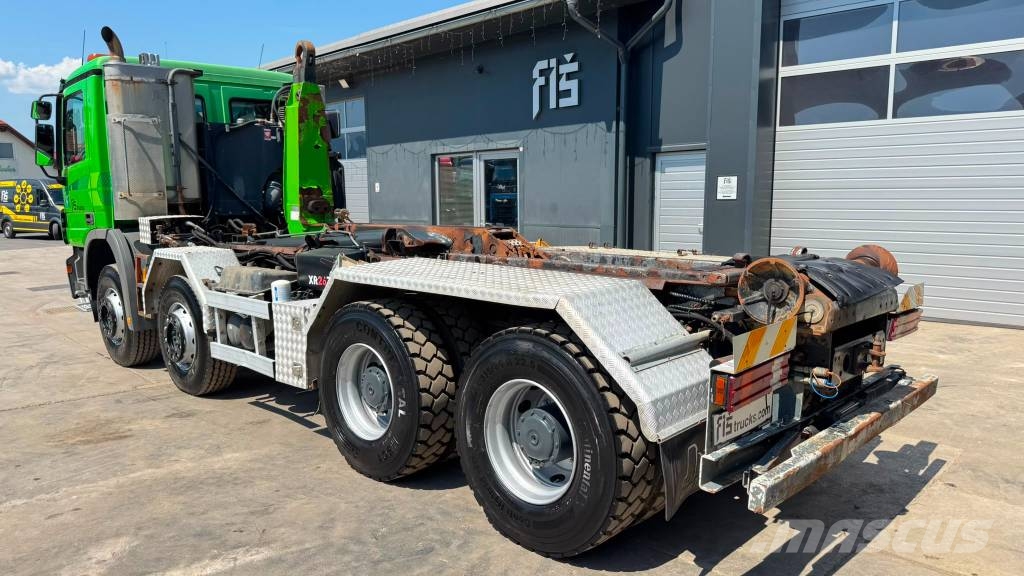 Mercedes-Benz ACTROS 3246 8x4 abroll HIAB - clutch - big axle Camiones grúa