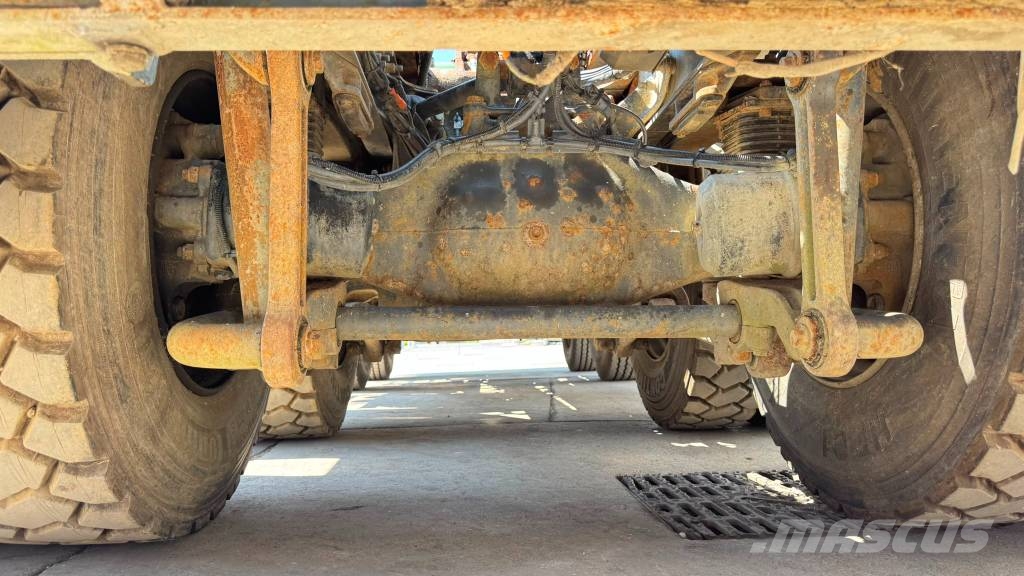 Mercedes-Benz ACTROS 3246 8x4 abroll HIAB - clutch - big axle Camiones grúa