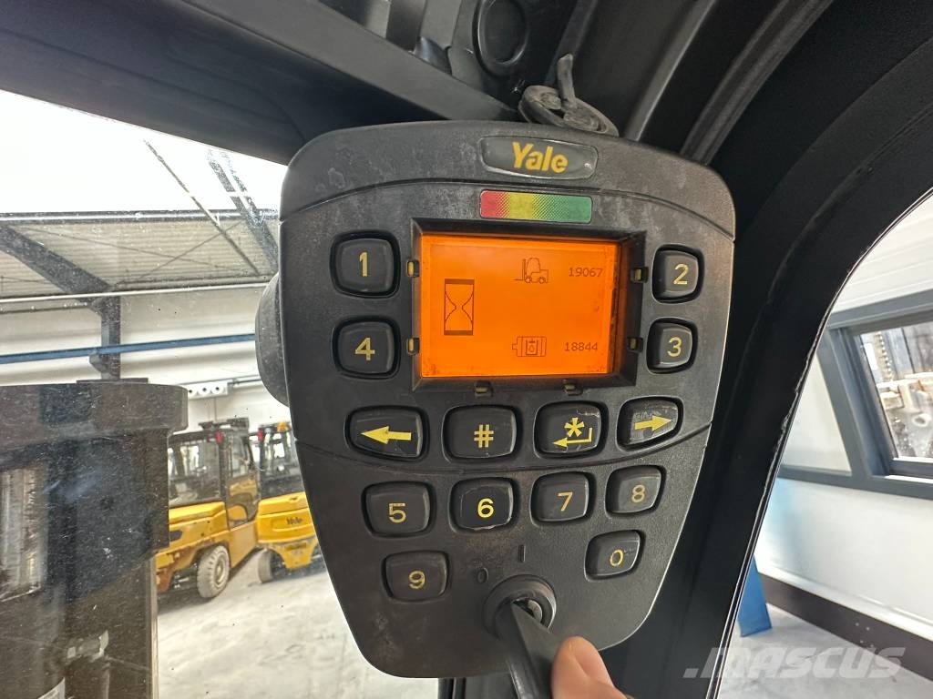 Yale ERP40VM E2370 شاحنات ذات رافعات شوكية تعمل بالكهرباء