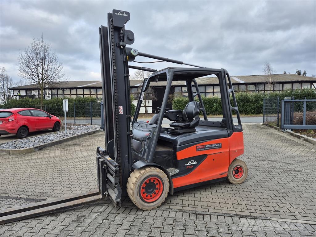 Linde E50HL 电动叉车