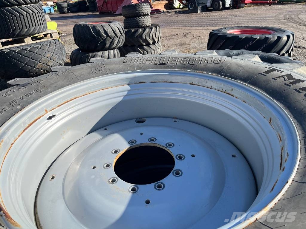 Trelleborg 710/70-R42 till Massey Ferguson 8S.305 Pneumatici, ruote e cerchioni