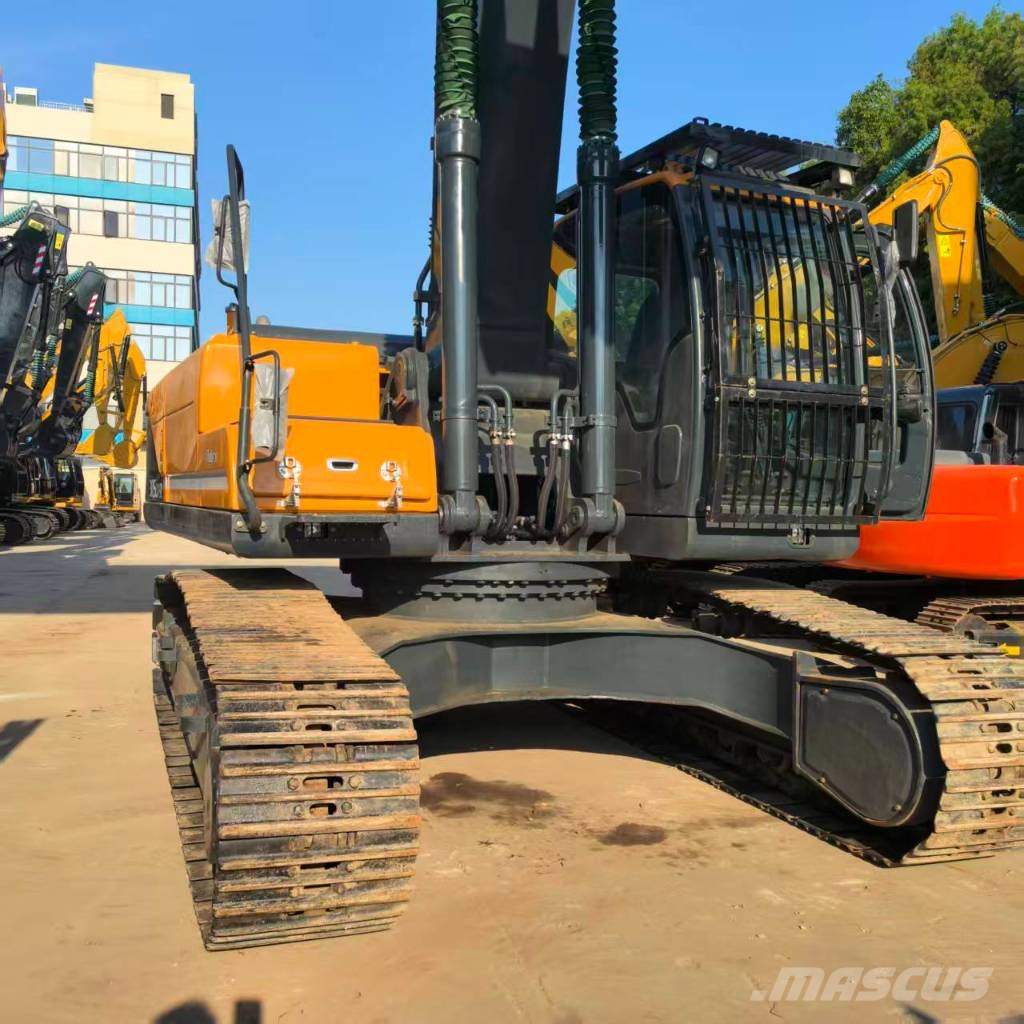 Hyundai Robex 305LC-9T Kāpurķēžu ekskavatori