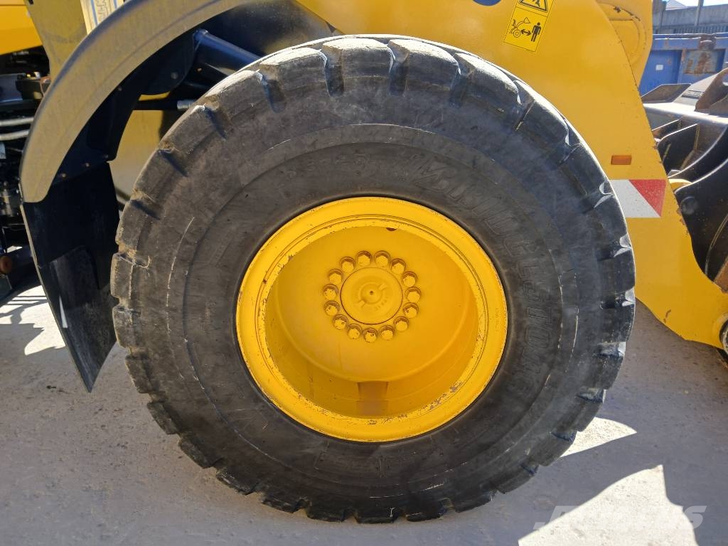 Komatsu WA 320-8 Gumikerekes homlokrakodók