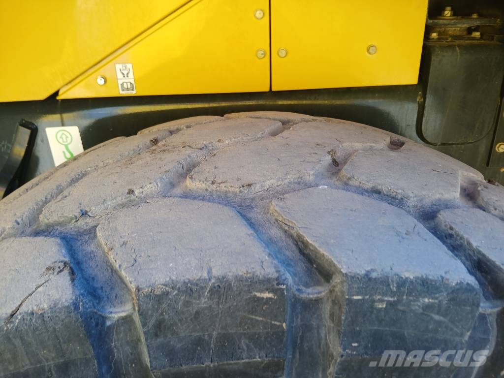 Komatsu WA 320-8 Gumikerekes homlokrakodók