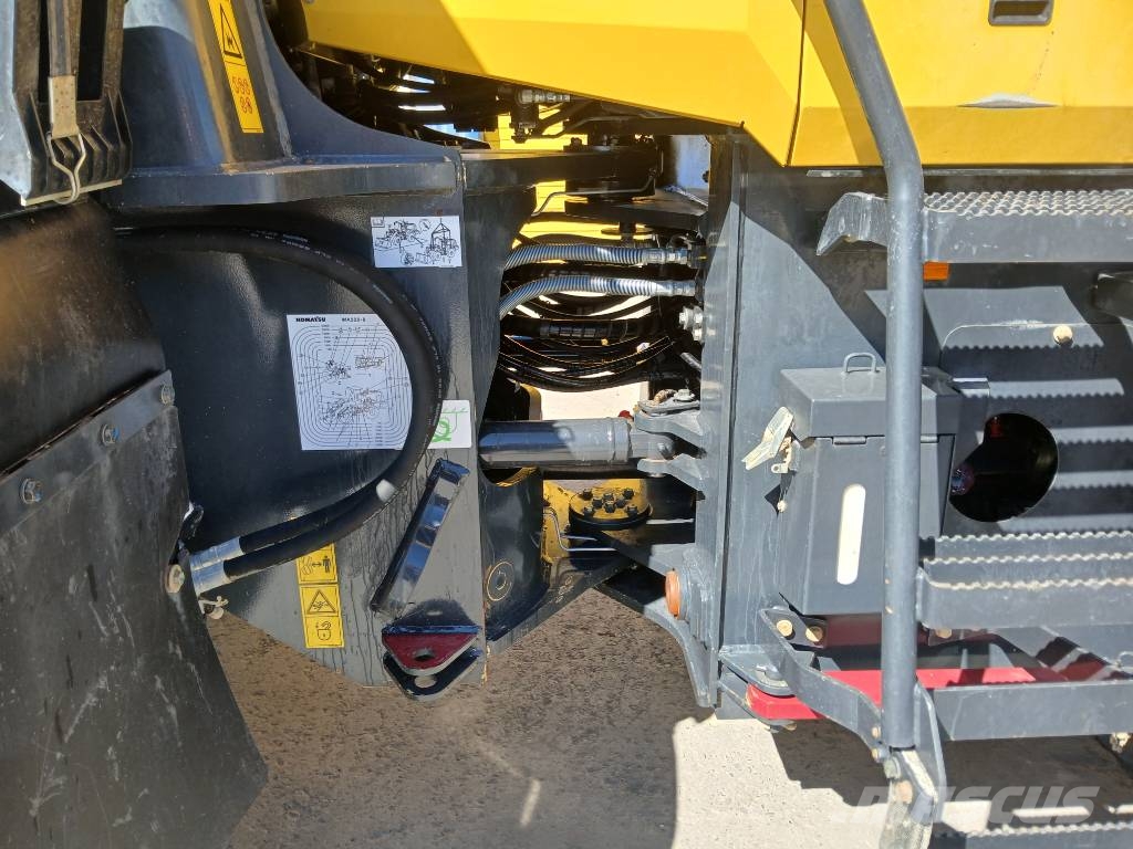 Komatsu WA 320-8 Gumikerekes homlokrakodók