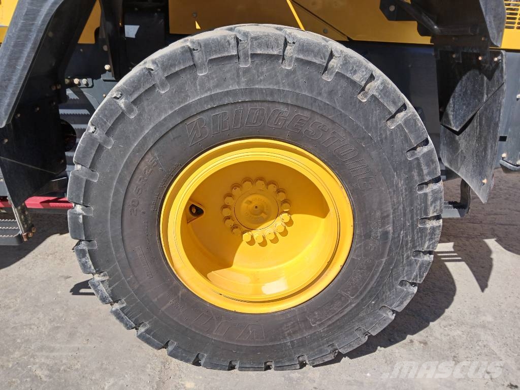 Komatsu WA 320-8 Gumikerekes homlokrakodók