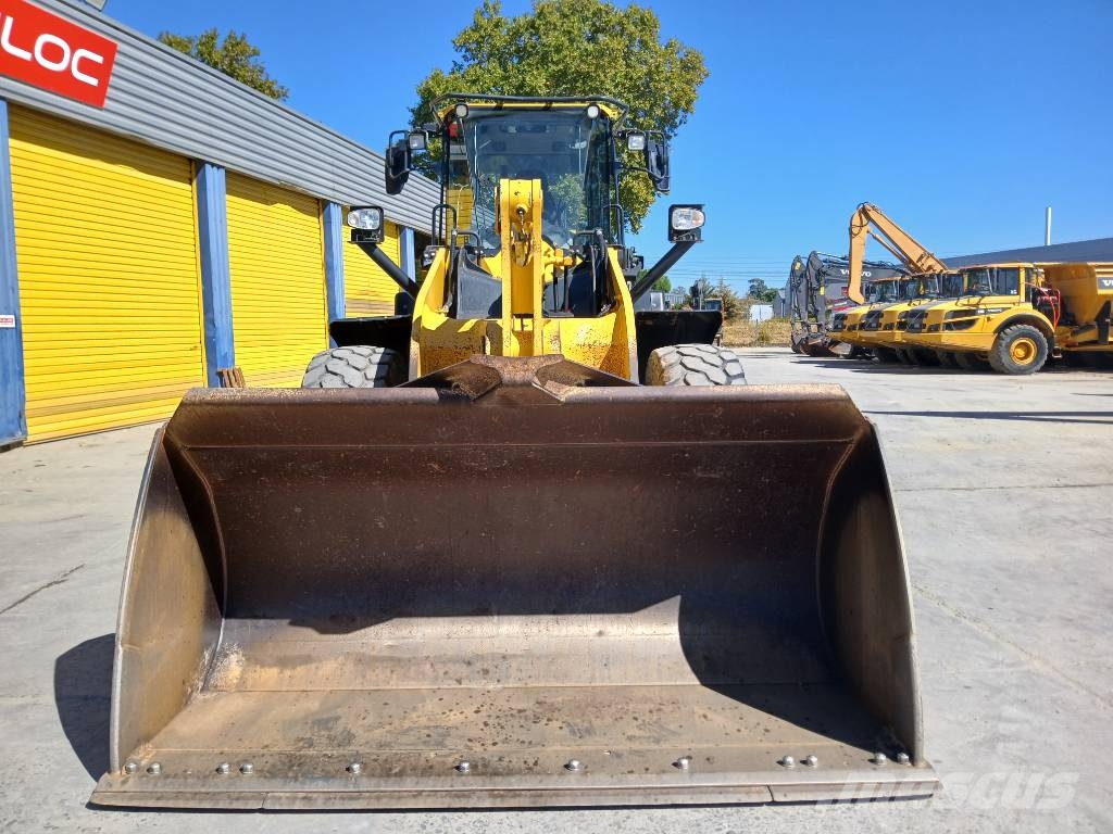 Komatsu WA 320-8 Gumikerekes homlokrakodók