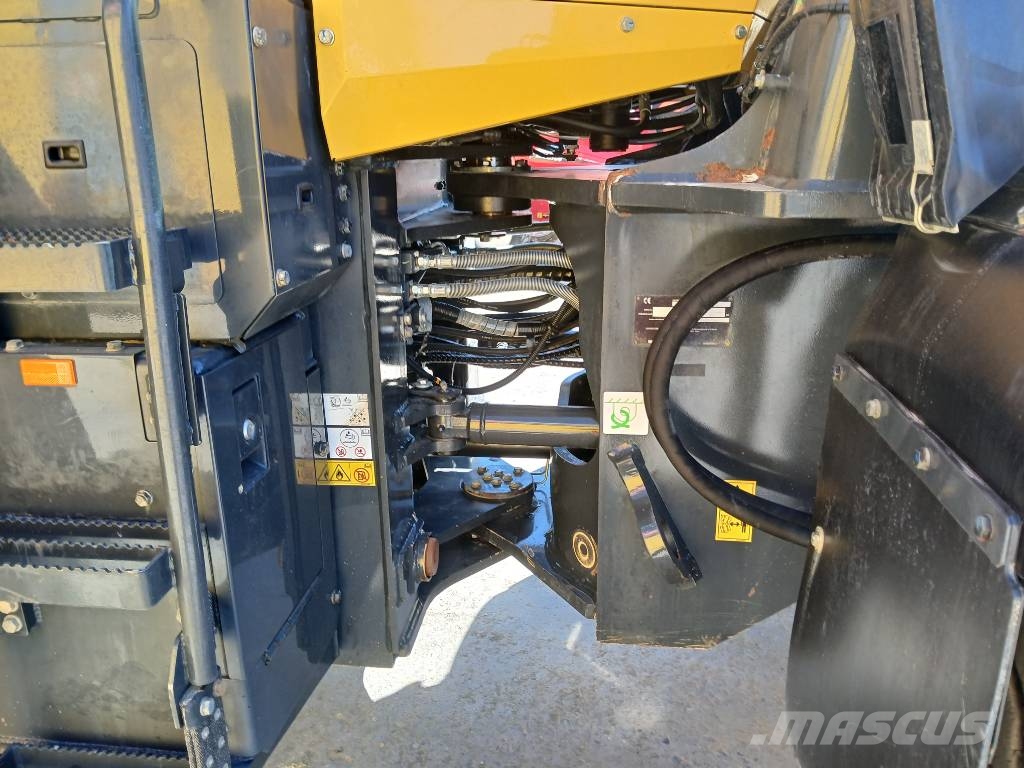 Komatsu WA 320-8 Gumikerekes homlokrakodók