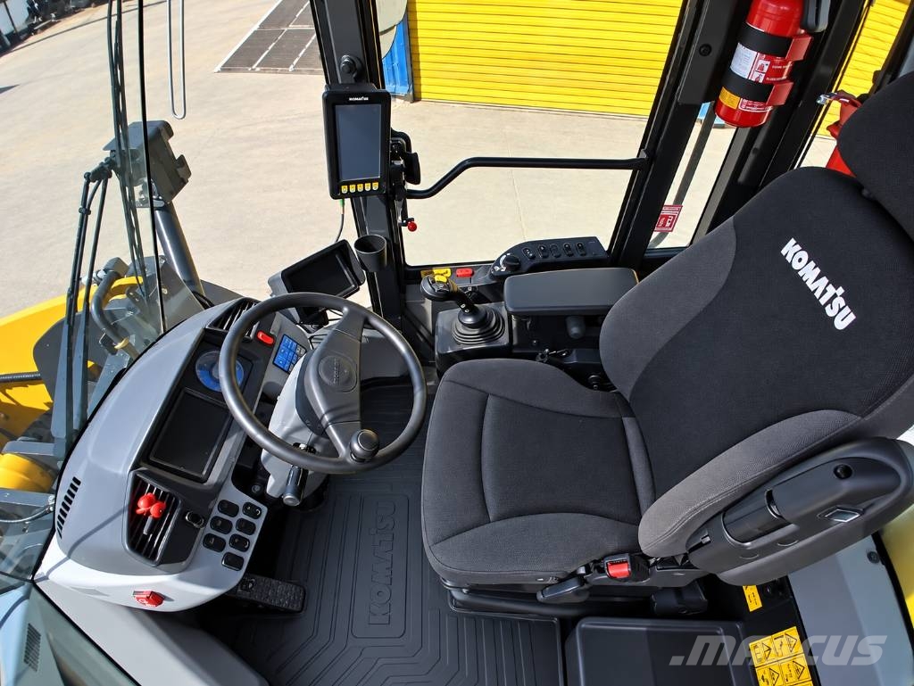 Komatsu WA 320-8 Gumikerekes homlokrakodók